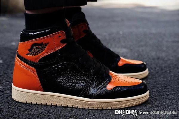 authentic air high og 1 shattered backboard 3.0 black basketball shoes orange vanilla starfish retro mens sports sneakers 555088-028
authentic air high og 1 shattered backboard 3.0 black basketball shoes orange vanilla starfish retro mens sports sneakers 555088-028