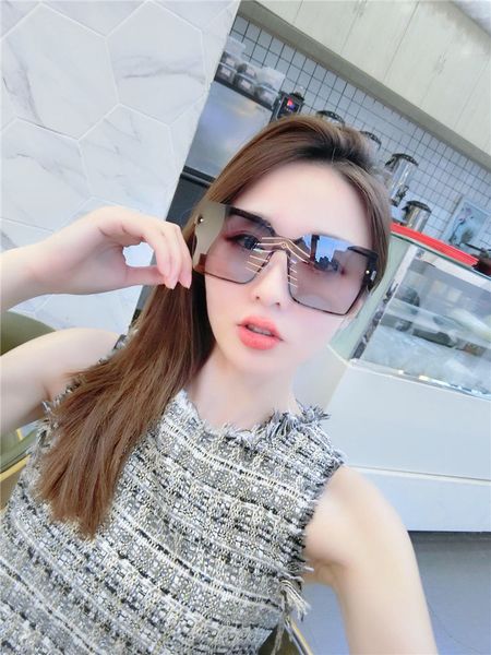 luxury designer sunglasses with logo men and women fashion campaign fashion casual sunglasses unique personality f0063, White;black
luxury designer sunglasses with logo men and women fashion campaign fashion casual sunglasses unique personality f0063, White;black
