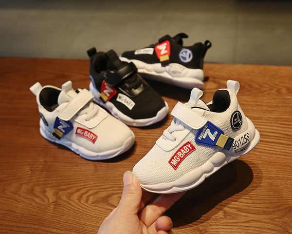 Совершенно новый ребенок в Лондоне Три поколения кроссовки крючка прямых продаж
Совершенно новый ребенок в Лондоне Три поколения кроссовки крючка прямых продаж