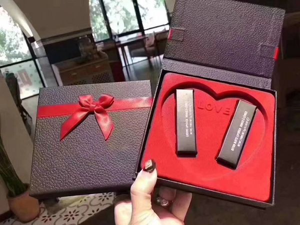 2018 new famou brand arrive makeup lip tick brand lip tick 2 color hipping 
2018 new famou brand arrive makeup lip tick brand lip tick 2 color hipping