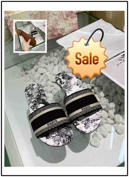 high-quality new women slippers brand sandals flat designer shoes slide dazzle flowers embroidery sandal floral striped beach flip flops, Black 
high-quality new women slippers brand sandals flat designer shoes slide dazzle flowers embroidery sandal floral striped beach flip flops, Black