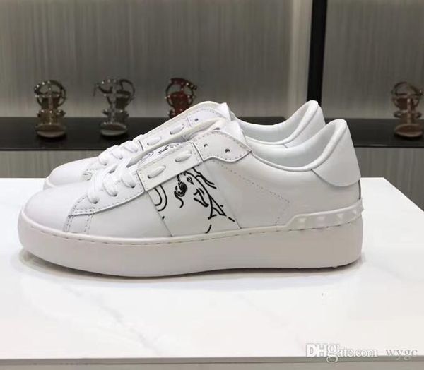 Valentino Garavani Valentinos Комфорт Повседневная обувь Женщины Мужчины Марка Заклепки Обувь
Valentino Garavani Valentinos Комфорт Повседневная обувь Женщины Мужчины Марка Заклепки Обувь