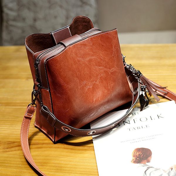 2019 vintage genuine leather luxury bucket handbags women messenger bag famous brand shoulder bags designer female pochette tote cj191209
2019 vintage genuine leather luxury bucket handbags women messenger bag famous brand shoulder bags designer female pochette tote cj191209