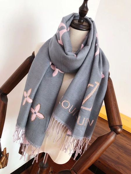 design personality fashion, men and women wear pure cashmere fine shawl, beautiful youth, smooth warm scarf boutique, Blue;gray
design personality fashion, men and women wear pure cashmere fine shawl, beautiful youth, smooth warm scarf boutique, Blue;gray