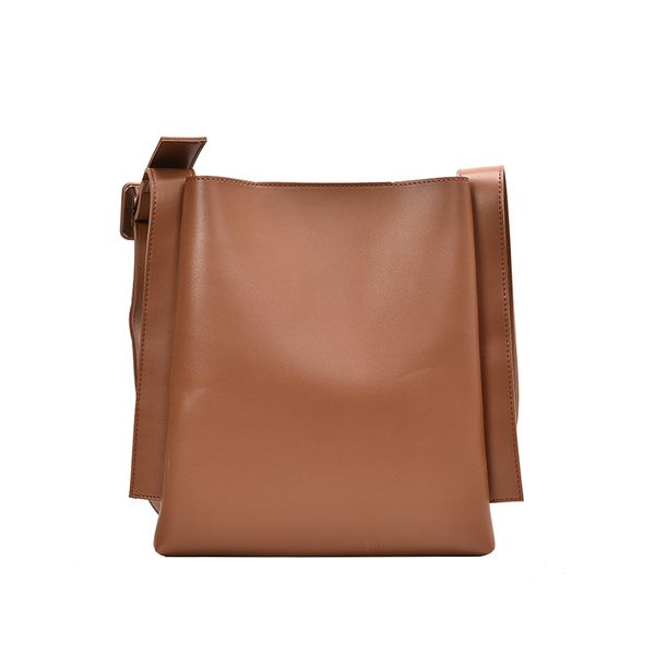 new women shoulder bag large capacity fashion ladies literary messenger bag simple youth bucket work brown
new women shoulder bag large capacity fashion ladies literary messenger bag simple youth bucket work brown
