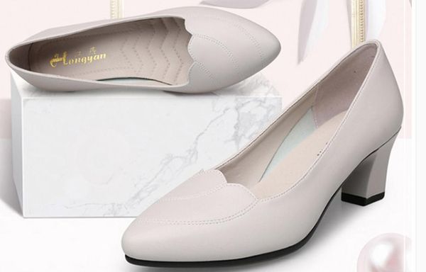 2019 women's shoes in spring and autumn with new style middle heel coarse heel pointed end @9015, Black
2019 women's shoes in spring and autumn with new style middle heel coarse heel pointed end @9015, Black