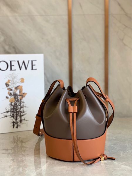 the new lady's one-shoulder bag 7a high-end custom quality diagonal cross bag fashion style with long shoulder strap
the new lady's one-shoulder bag 7a high-end custom quality diagonal cross bag fashion style with long shoulder strap