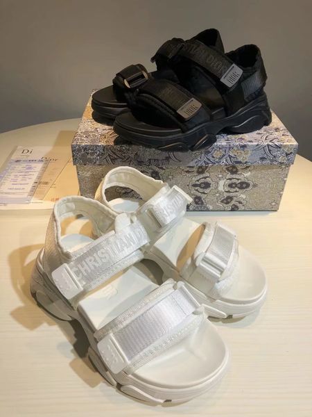 women print leather sandal striking gladiator style outsole perfect flat canvas plain sandal size36-39, Black
women print leather sandal striking gladiator style outsole perfect flat canvas plain sandal size36-39, Black