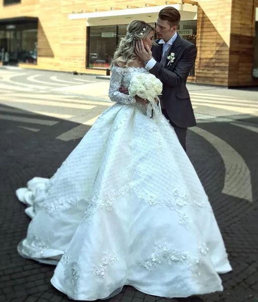 off shoulder white lace ball gown wedding dress 3d appliques long sleeve bridal gown plus size country beach bohemian wedding dress
off shoulder white lace ball gown wedding dress 3d appliques long sleeve bridal gown plus size country beach bohemian wedding dress