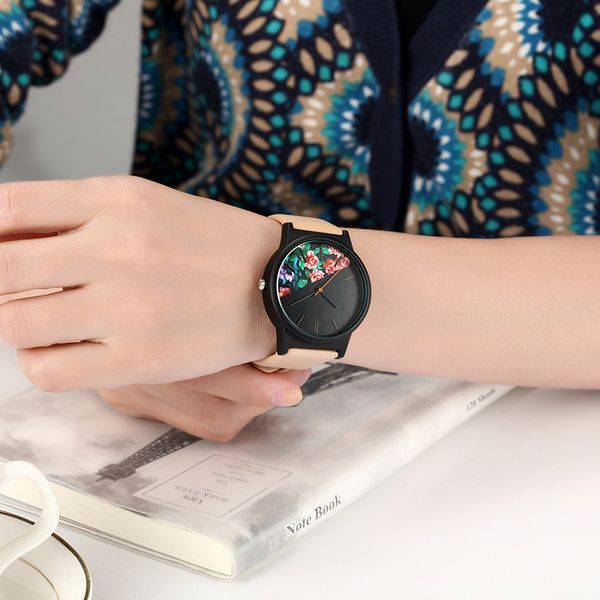 casual leather sports and leisure watch, men and women are equipped with a stylish quartz strap, unique floral tropical jungle l, Slivery;brown
casual leather sports and leisure watch, men and women are equipped with a stylish quartz strap, unique floral tropical jungle l, Slivery;brown