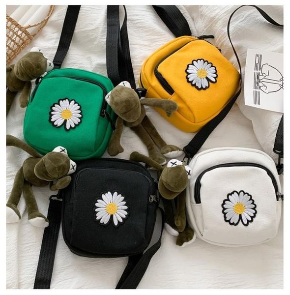 2020 new female bag small daisy korean canvas small square bag fashion wild simple wind messenger shoulder wholesale
2020 new female bag small daisy korean canvas small square bag fashion wild simple wind messenger shoulder wholesale