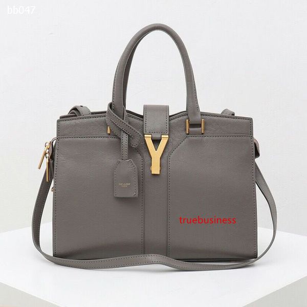 classic tibetan leather passenger women s baotou layer cowhide handmade retro shoulder portable messenger bag size 30x22x15cm
classic tibetan leather passenger women s baotou layer cowhide handmade retro shoulder portable messenger bag size 30x22x15cm