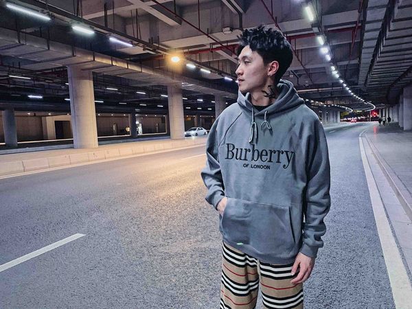 burberri designer luxury mens sweatshirts tide brand hoodie brand signature letter embroidery womens couple fleece hoodie, White;black
burberri designer luxury mens sweatshirts tide brand hoodie brand signature letter embroidery womens couple fleece hoodie, White;black