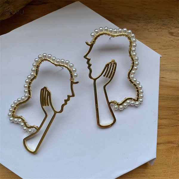 aomu new design vintage exaggerated portrait head elegant pearl metal gold stud earrings for women gifts party jewelry bijoux, Golden;silver
aomu new design vintage exaggerated portrait head elegant pearl metal gold stud earrings for women gifts party jewelry bijoux, Golden;silver