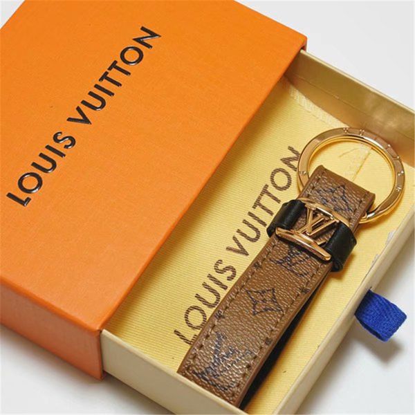 2020 fashion brand key chain gift men and women2019 souvenir car bags accessories with boxes, Silver
2020 fashion brand key chain gift men and women2019 souvenir car bags accessories with boxes, Silver