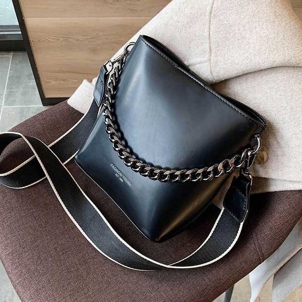 2020 new original design retro chain crossbody bag & fashion shoulder bucket bag width 21cm height 20cm thickness 9cm
2020 new original design retro chain crossbody bag & fashion shoulder bucket bag width 21cm height 20cm thickness 9cm