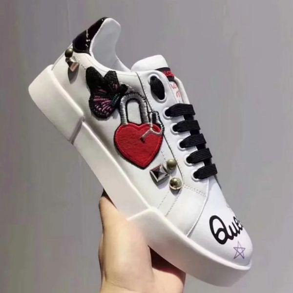 with box sneaker casual shoes trainers snow boots sports shoes trainers shoes for woman dhl by toy99 d2105 5-14, Black;red
with box sneaker casual shoes trainers snow boots sports shoes trainers shoes for woman dhl by toy99 d2105 5-14, Black;red