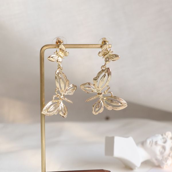 aomu fashion geometric irregular round butterfly matte twisted metal gold pearl stud earrings gifts for women girl party jewelry, Golden;silver
aomu fashion geometric irregular round butterfly matte twisted metal gold pearl stud earrings gifts for women girl party jewelry, Golden;silver