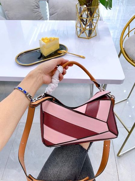 2020 горячая распродажа новый воловья кожа цвет соответствия сумка европейской и американской моды кожаная сумка мини-камера сумка bag20032
2020 горячая распродажа новый воловья кожа цвет соответствия сумка европейской и американской моды кожаная сумка мини-камера сумка bag20032