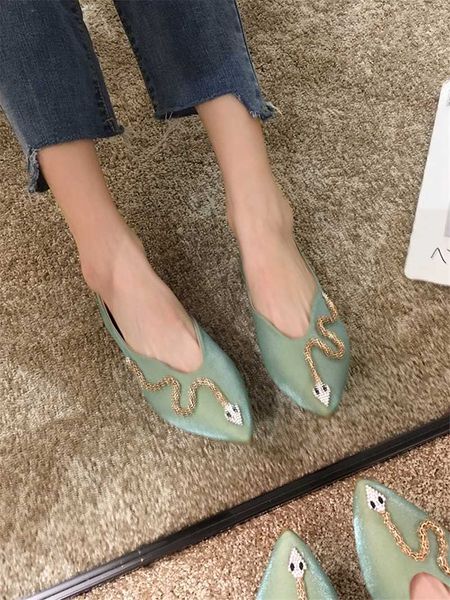 women flats 2020 spring autumn fashion new pointed head serpentine pattern rhinestone slip on korean style ladies shoes, Black
women flats 2020 spring autumn fashion new pointed head serpentine pattern rhinestone slip on korean style ladies shoes, Black