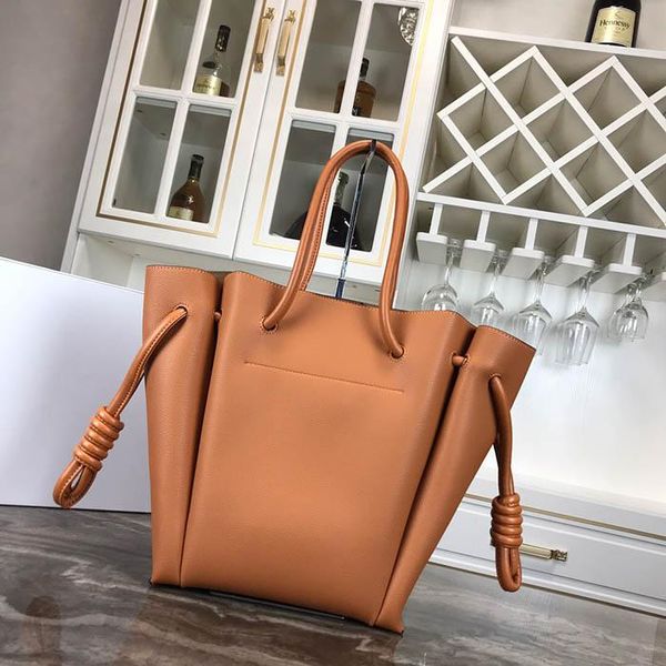 classic fashion leather handbag flamenco knot tote bag lady small totes bags designer luxury handbags purses womens casual tote bag
classic fashion leather handbag flamenco knot tote bag lady small totes bags designer luxury handbags purses womens casual tote bag