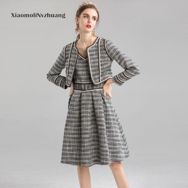 xiaomoli tweed black and white contrast gold inlaid + v-neck sleeveless vest skirt set two piece skirt 2019 new winter
xiaomoli tweed black and white contrast gold inlaid + v-neck sleeveless vest skirt set two piece skirt 2019 new winter