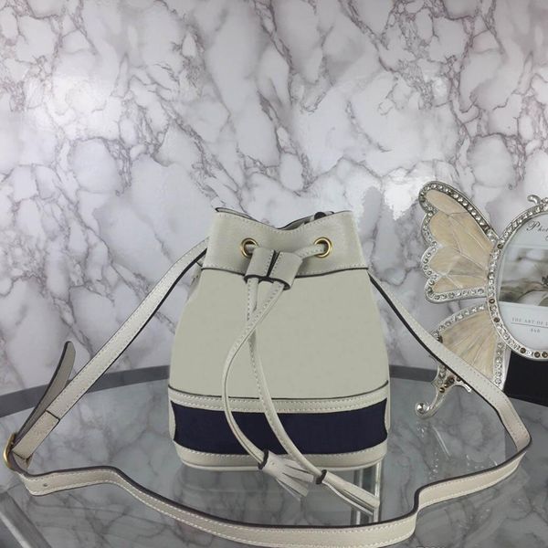 New fashion designer Women Handbags Chain Shoulder bag High Quilted Designer Genuine Leather Crossbody Bag Superior advance cowhide
New fashion designer Women Handbags Chain Shoulder bag High Quilted Designer Genuine Leather Crossbody Bag Superior advance cowhide