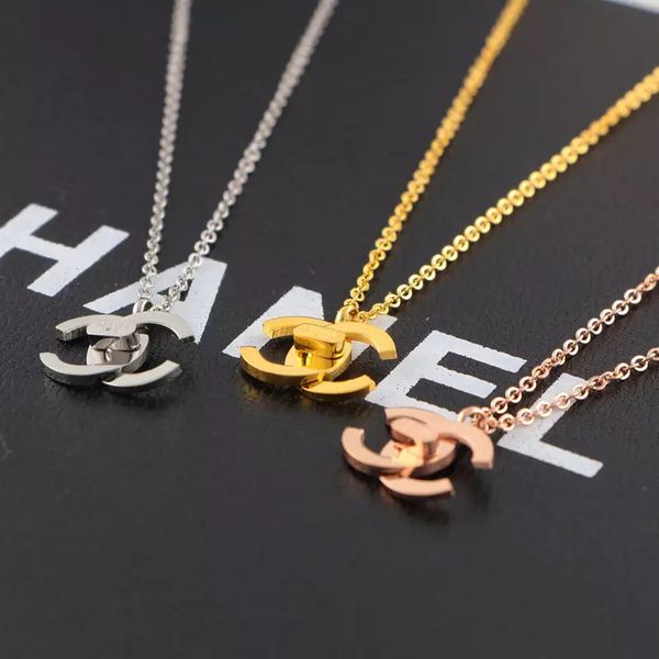 Deluxe cla ic brand de igner ilver letter necklace jewelry gold ro e 3 color pendant for girl women wedding gift hipping
Deluxe cla ic brand de igner ilver letter necklace jewelry gold ro e 3 color pendant for girl women wedding gift hipping