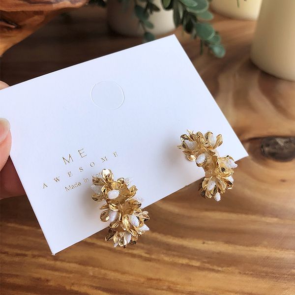 2020 vintage earrings gold color copper alloy geometrical irregular metal big flower hoop earrings jewelry for women gift, Golden;silver
2020 vintage earrings gold color copper alloy geometrical irregular metal big flower hoop earrings jewelry for women gift, Golden;silver