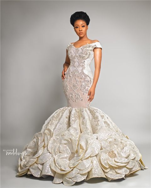 vintage off shoulder crystal beaded mermaid wedding dress elegant satin sweep train plus szie 3d flowers bridal gown, White
vintage off shoulder crystal beaded mermaid wedding dress elegant satin sweep train plus szie 3d flowers bridal gown, White
