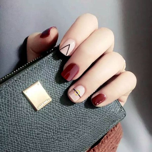 24 pcs wine red nude fake nails with metallic strip rivet designs short square false nail tips with glue sticker, Red;gold
24 pcs wine red nude fake nails with metallic strip rivet designs short square false nail tips with glue sticker, Red;gold