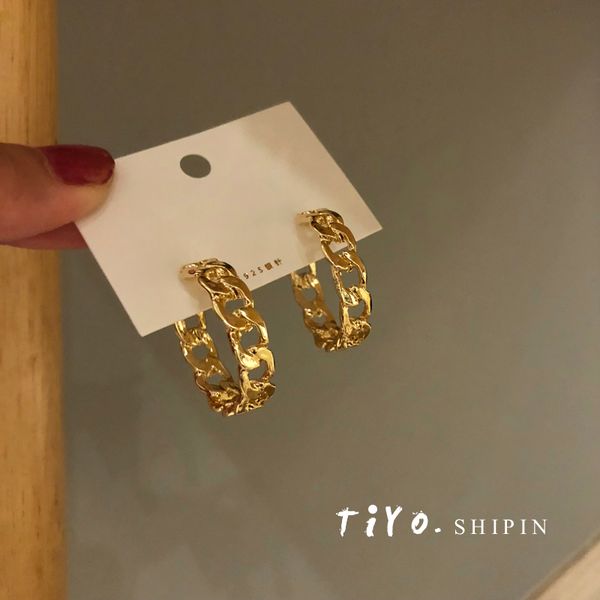 s925 needle simple style earring hollow metal circle earring female design for women jewelry party gifts new 2020, Golden;silver
s925 needle simple style earring hollow metal circle earring female design for women jewelry party gifts new 2020, Golden;silver