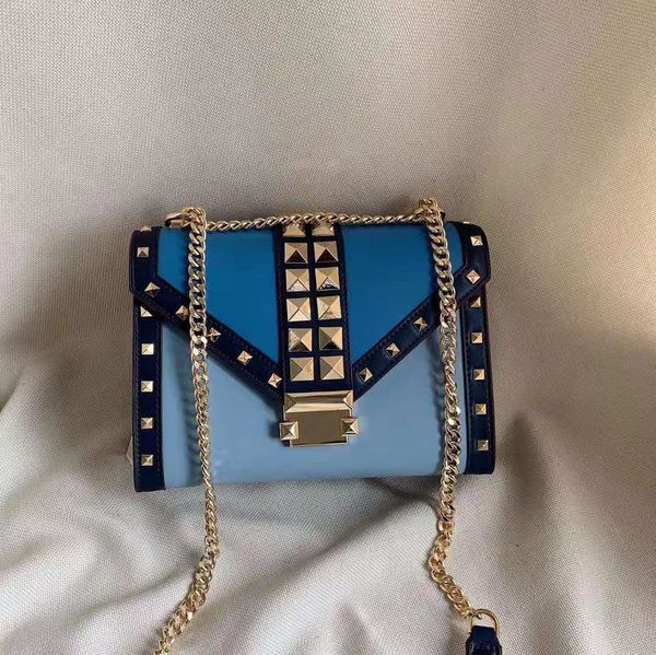 2019 new ladies bag fashion female designer handbag lady shoulder bag style ladies casual mini chain bag size 24*17*9 color: black, milk
2019 new ladies bag fashion female designer handbag lady shoulder bag style ladies casual mini chain bag size 24*17*9 color: black, milk