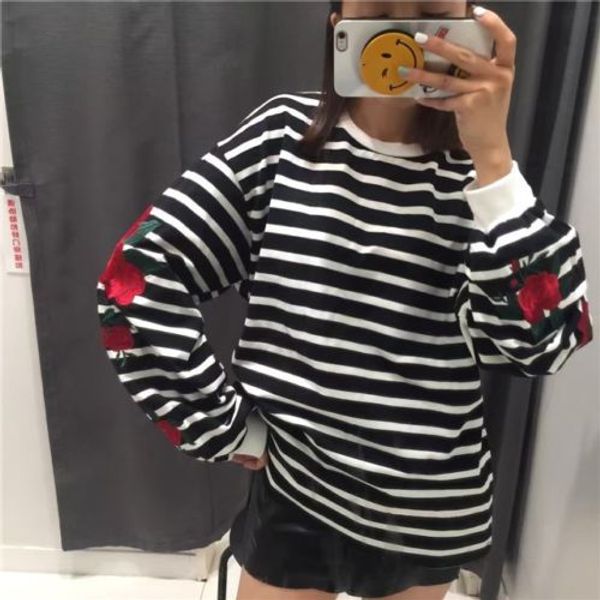 2017 new autumn harajuku hoodies rose embroidery lantern sleeve loose striped women sweatshirt girl vintage elegant casual, Black
2017 new autumn harajuku hoodies rose embroidery lantern sleeve loose striped women sweatshirt girl vintage elegant casual, Black
