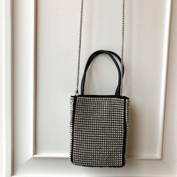 bxx sac / 2019 fashion luxury handbags designer flash drill rhinestone small square pocket mini shoulder crossbody bags zc883
bxx sac / 2019 fashion luxury handbags designer flash drill rhinestone small square pocket mini shoulder crossbody bags zc883