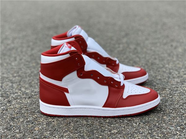 with box men 1s basketball shoes 1 chicago white red 85 new beginnings toe designer luxury trainer athletic sports sneakers
with box men 1s basketball shoes 1 chicago white red 85 new beginnings toe designer luxury trainer athletic sports sneakers