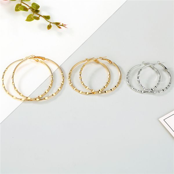 1pair fashion punk simple women circle hoop earrings jewelry modern round loop earring party stage jewelry for women e408, Golden;silver
1pair fashion punk simple women circle hoop earrings jewelry modern round loop earring party stage jewelry for women e408, Golden;silver