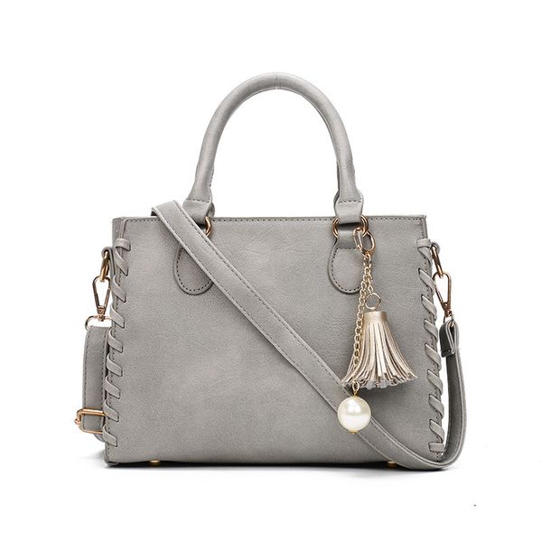 2020 korean new women's handbags women's bags simple and elegant tassel bags shoulder messenger
2020 korean new women's handbags women's bags simple and elegant tassel bags shoulder messenger