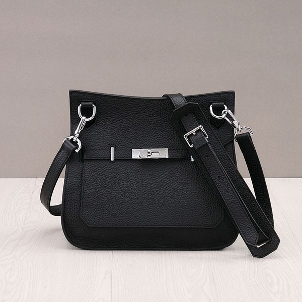 women luxury messenger bag cross body handbag shoulder purse fashion genuine leather flap satchel lady daily female elegant bags
women luxury messenger bag cross body handbag shoulder purse fashion genuine leather flap satchel lady daily female elegant bags