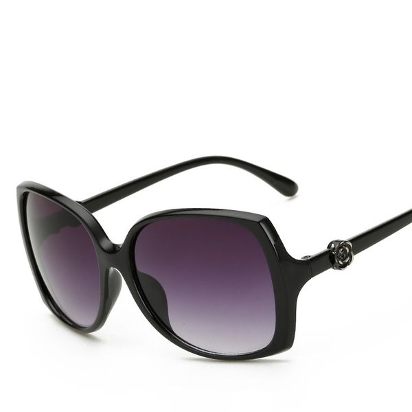 ladies sunglasses women brand 2017 fashion female retro sun glasses for women feminino, White;black
ladies sunglasses women brand 2017 fashion female retro sun glasses for women feminino, White;black