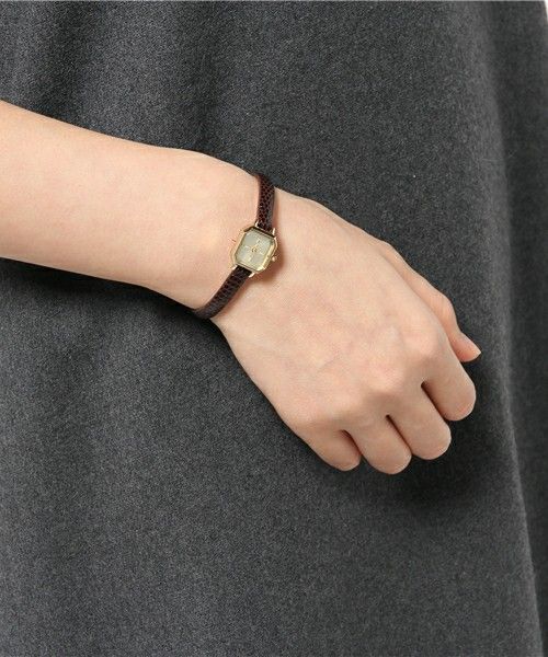 retro personality lady watch crocodile pattern cowhide watchband square quartz watch zircon fine wrist, Slivery;brown
retro personality lady watch crocodile pattern cowhide watchband square quartz watch zircon fine wrist, Slivery;brown