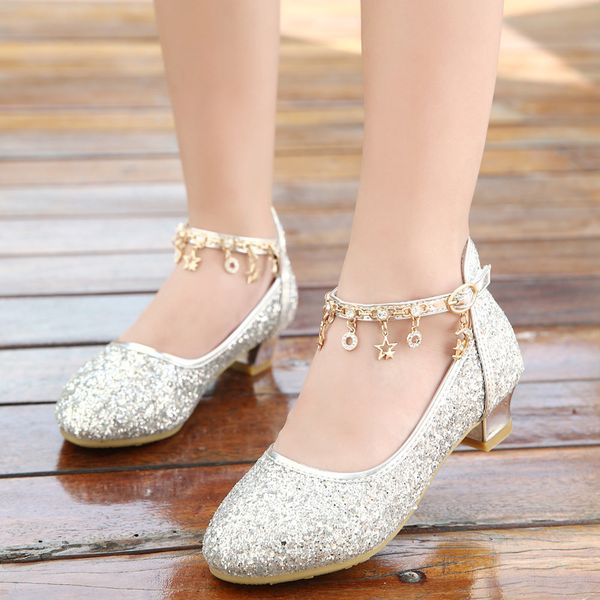 2019 fashion bling party princess shoes girls leather shoes flower casual glitter children high heel girls school, Black;grey
2019 fashion bling party princess shoes girls leather shoes flower casual glitter children high heel girls school, Black;grey