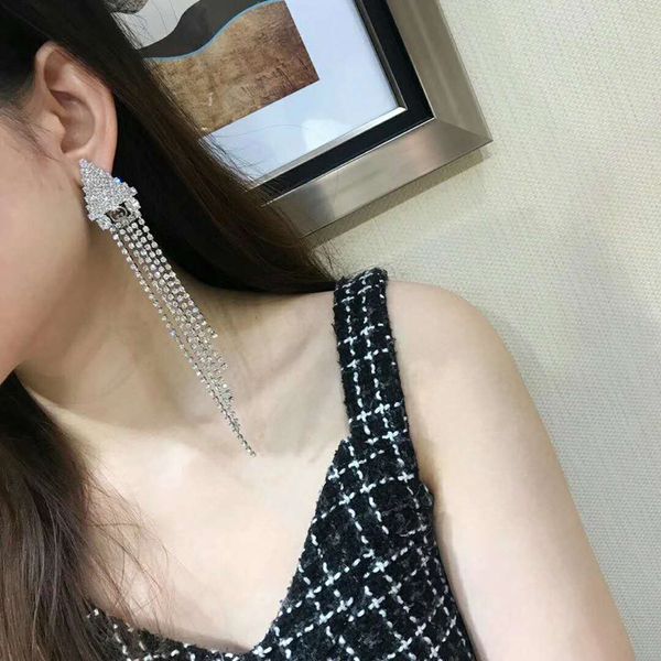 Europe and America Hot Earrings White Gold Plated Shiny Cubic Zirconia Long Tassels Earrings for Women for Wedding Party
Europe and America Hot Earrings White Gold Plated Shiny Cubic Zirconia Long Tassels Earrings for Women for Wedding Party