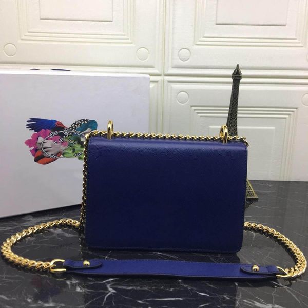 new designer woman pure cowhide handbag fashion luxury chain crossbody flap bag small shoulder bag genuine leather purse tote
new designer woman pure cowhide handbag fashion luxury chain crossbody flap bag small shoulder bag genuine leather purse tote