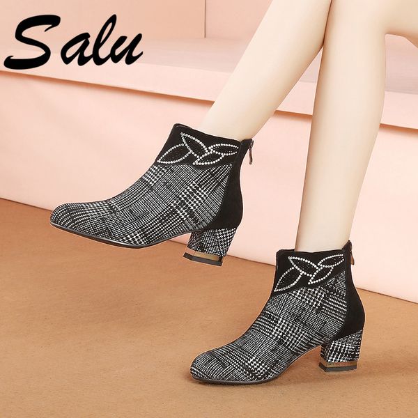 salu 2019 new boots women ankle boots autumn winter warm cow suede high heels shoes woman round toe zipper high quality, Black
salu 2019 new boots women ankle boots autumn winter warm cow suede high heels shoes woman round toe zipper high quality, Black