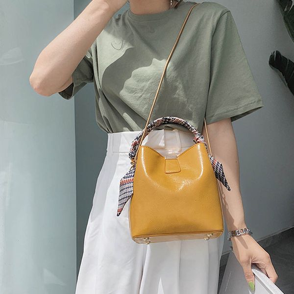 2019 casual new summer new solid color handbag portable bucket bag simple shoulder messenger bag
2019 casual new summer new solid color handbag portable bucket bag simple shoulder messenger bag