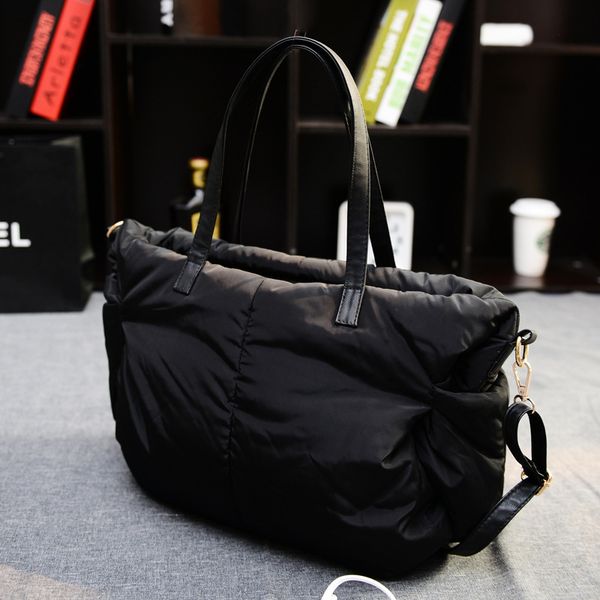 lucdo winter vrouwen mode handtassen ruimte katoen materiaal гроте pakket donsjack тас дам теплый сумка sac a главный болса
lucdo winter vrouwen mode handtassen ruimte katoen materiaal гроте pakket donsjack тас дам теплый сумка sac a главный болса