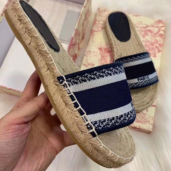 2020womens luxury designer slides flip flops sandals embroidery letter slides flat beach slipper flip flops casual shoes, Black
2020womens luxury designer slides flip flops sandals embroidery letter slides flat beach slipper flip flops casual shoes, Black
