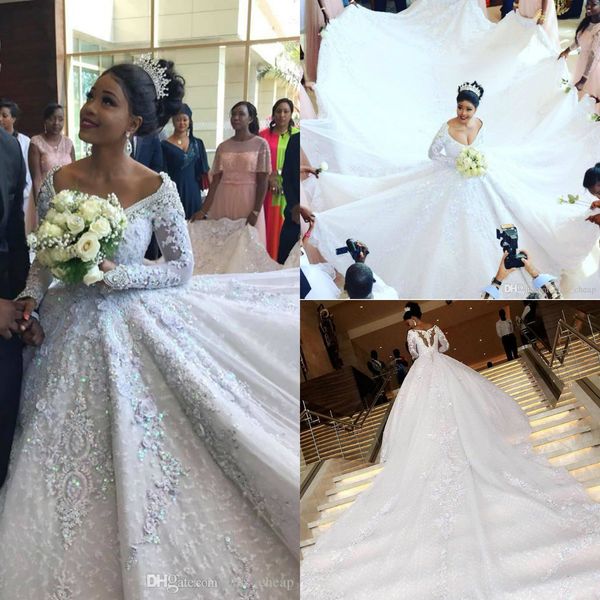luxury plus size wedding dresses v neck lace appliqued beads crystal 5m long train bridal gowns long sleeves modest wedding dress, White
luxury plus size wedding dresses v neck lace appliqued beads crystal 5m long train bridal gowns long sleeves modest wedding dress, White