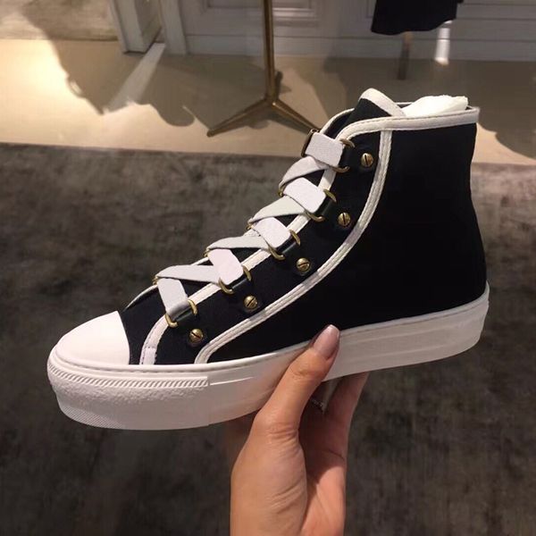 2019 low cut patchwork leather women sneaker wholesale kanye west race runner casual shoe white black pink velvet trainer shoes with box t18
2019 low cut patchwork leather women sneaker wholesale kanye west race runner casual shoe white black pink velvet trainer shoes with box t18